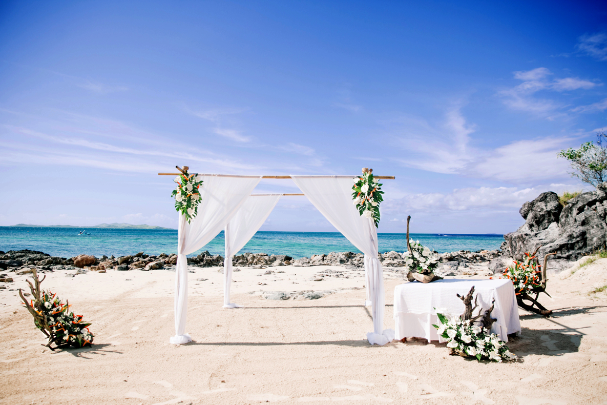 https://www.outrigger.com/AdaptiveImages/optimizely/6883bdec-199e-49a0-9ad0-3f0f892ff891/castaway-island-fiji-wedding-leezett-5.jpg?format=webp&height=790&quality=100&stamp=5861b8a42e85a14e48c7cdb64931bba82a2ac3dc&width=1185