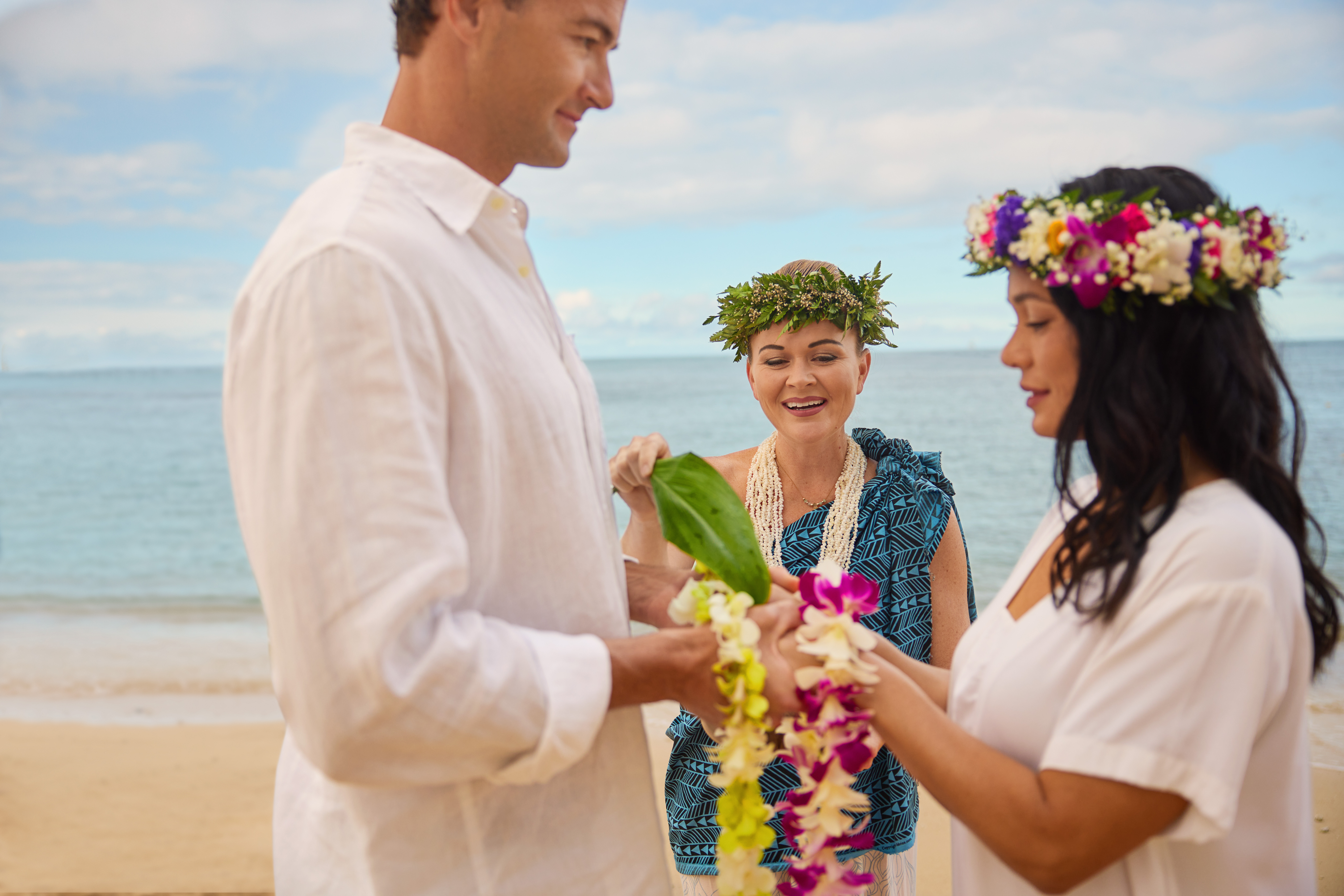 Hawaiian wedding vow renewal ceremony in Waikiki