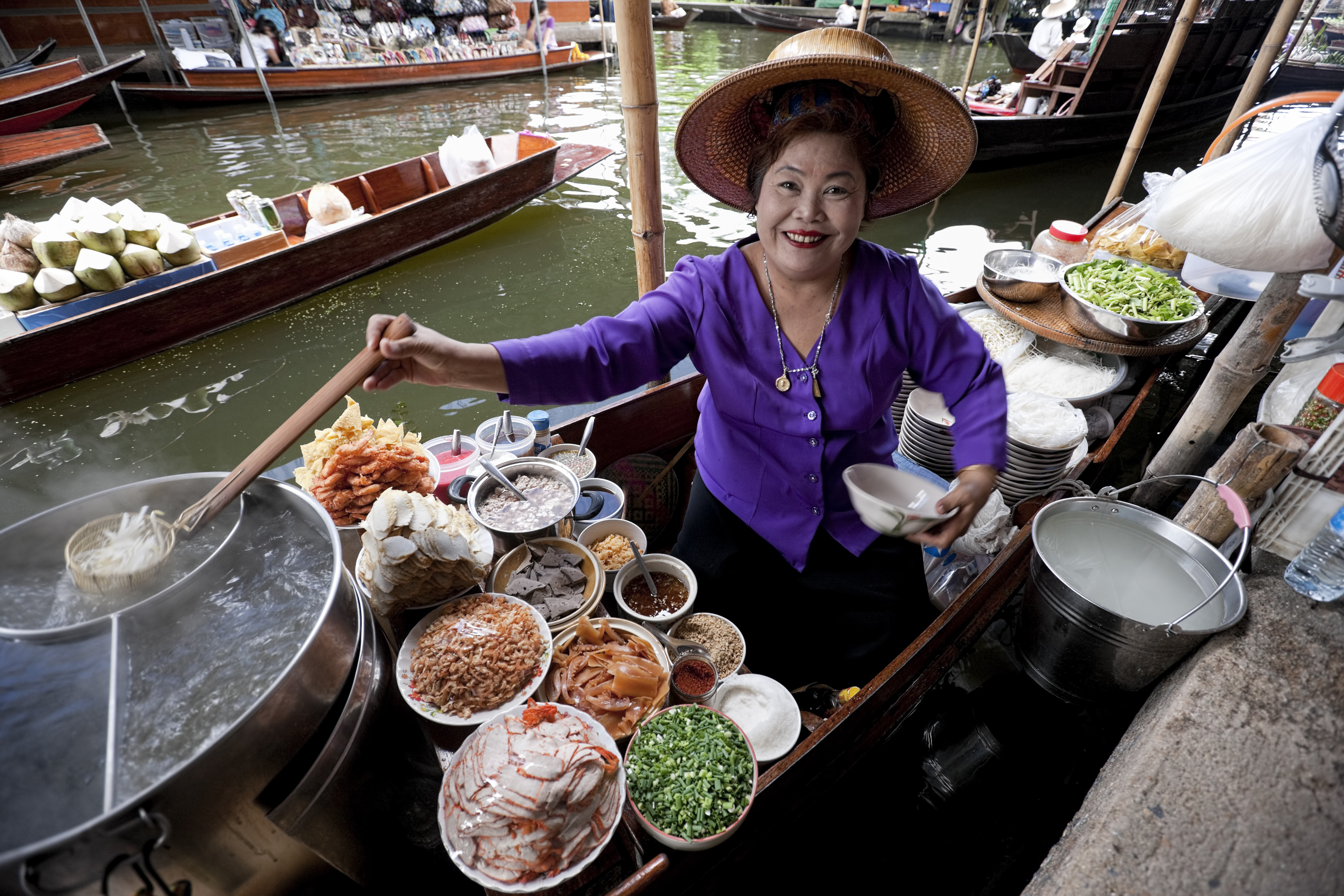 Жизнь тайцев. Экзотика еда Таиланд стрит фуд. Тайская кухня Пхукет. Тайская уличная еда. Тайский рынок.