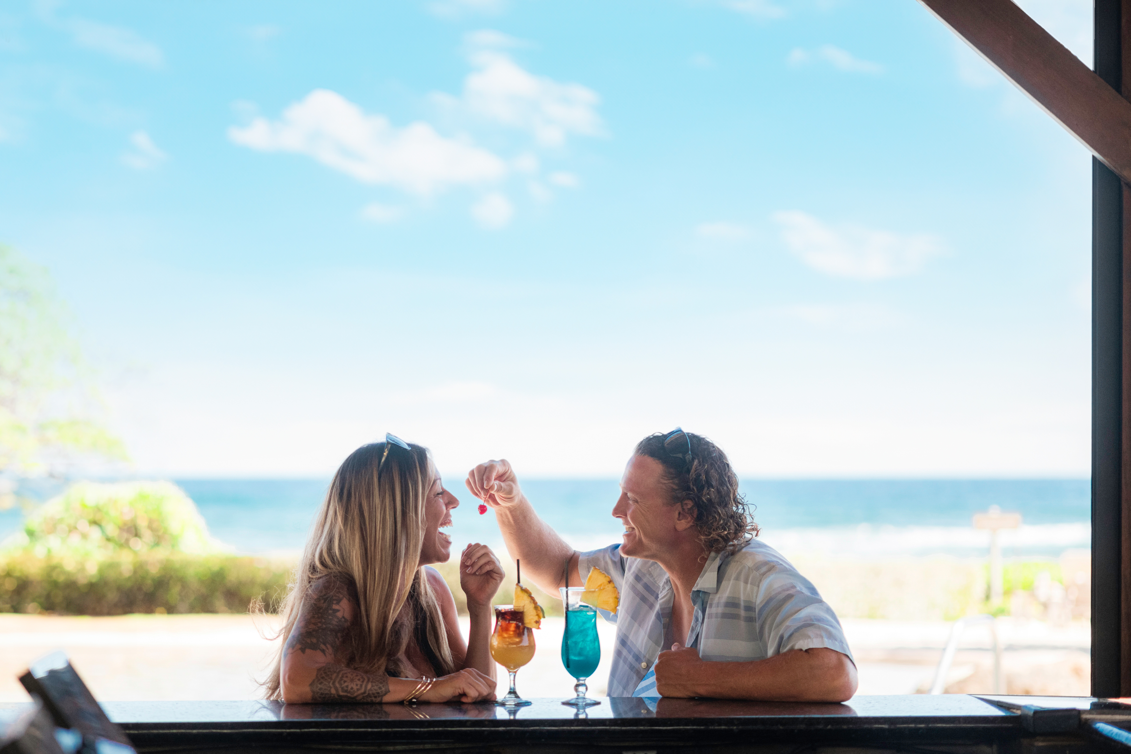 Couple enjoying drinks at Driftwood Bar & Grille